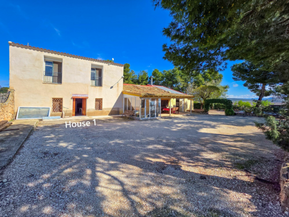 5-bedroom Country House In Pinoso, Spain (260 M²)