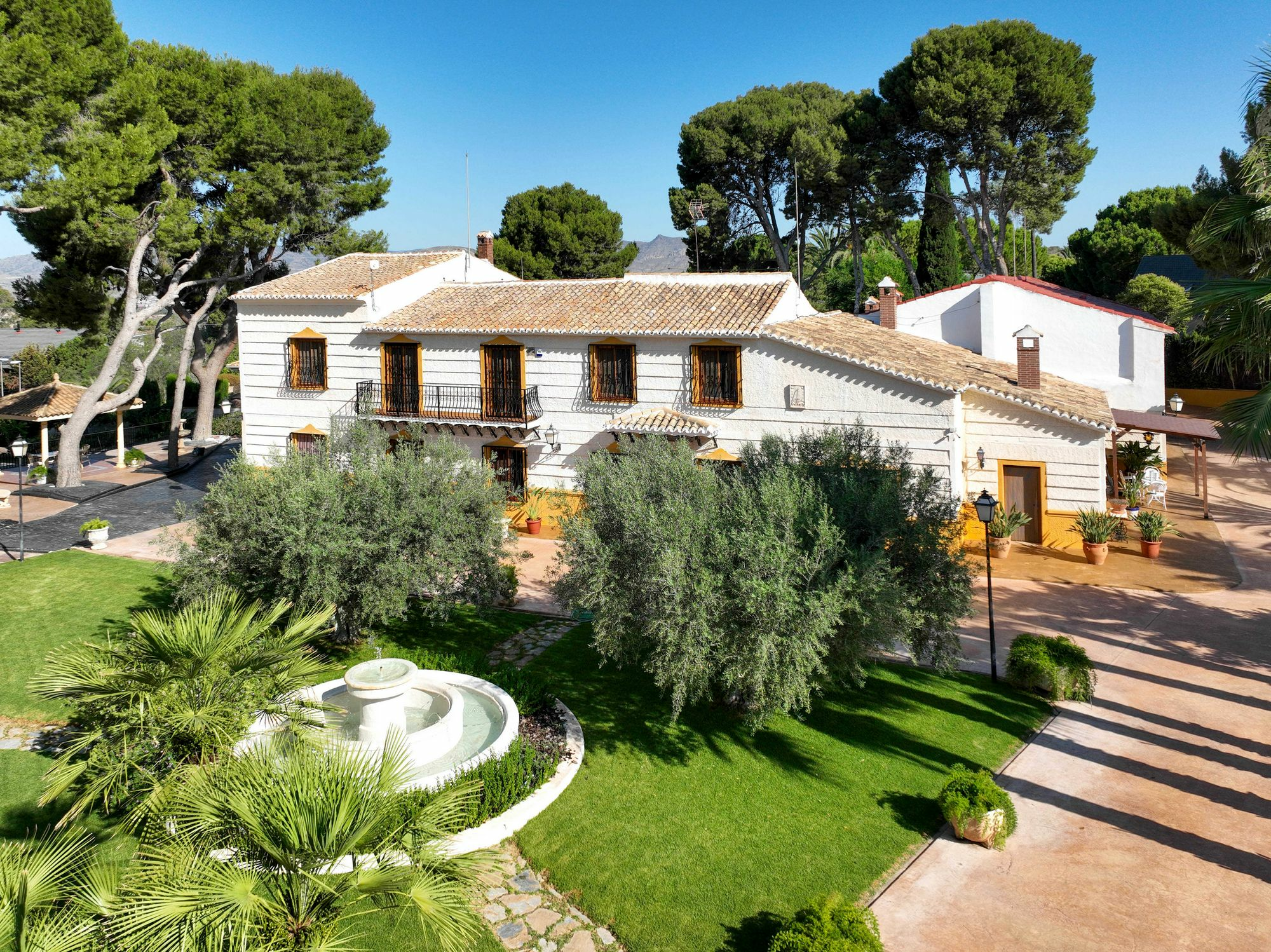 6-bedroom Detached Villa In Elda, Spain (1.007 M²)