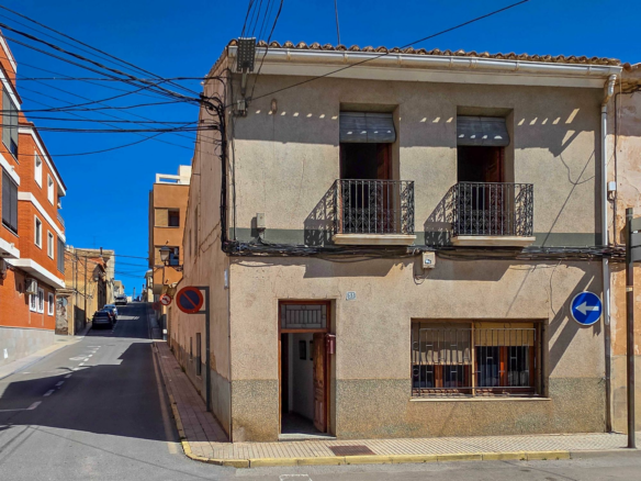 5-bedroom Townhouse In Pinoso, Spain (313 M²)