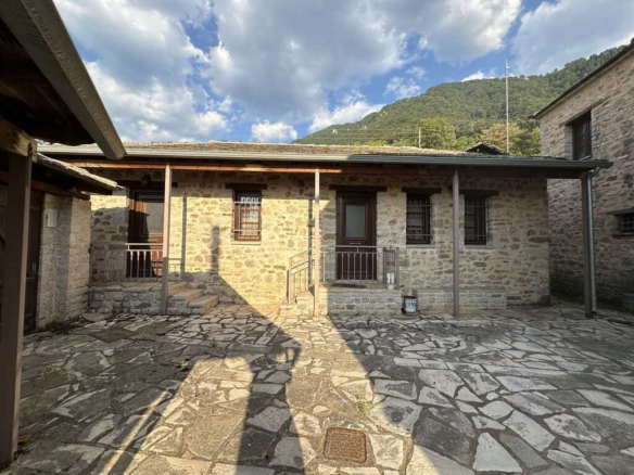 Hotel In Konitsa, Greece (310 M²)