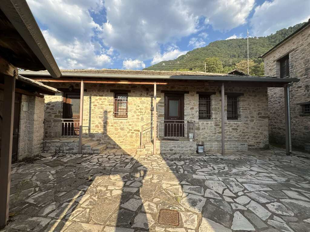 Hotel In Konitsa, Greece (310 M²)