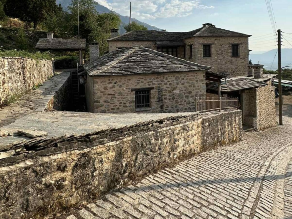 Hotel In Konitsa, Greece (310 M²)