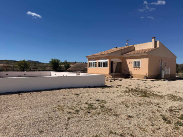 3-bedroom Detached Villa In Pinoso, Spain (115 M²)
