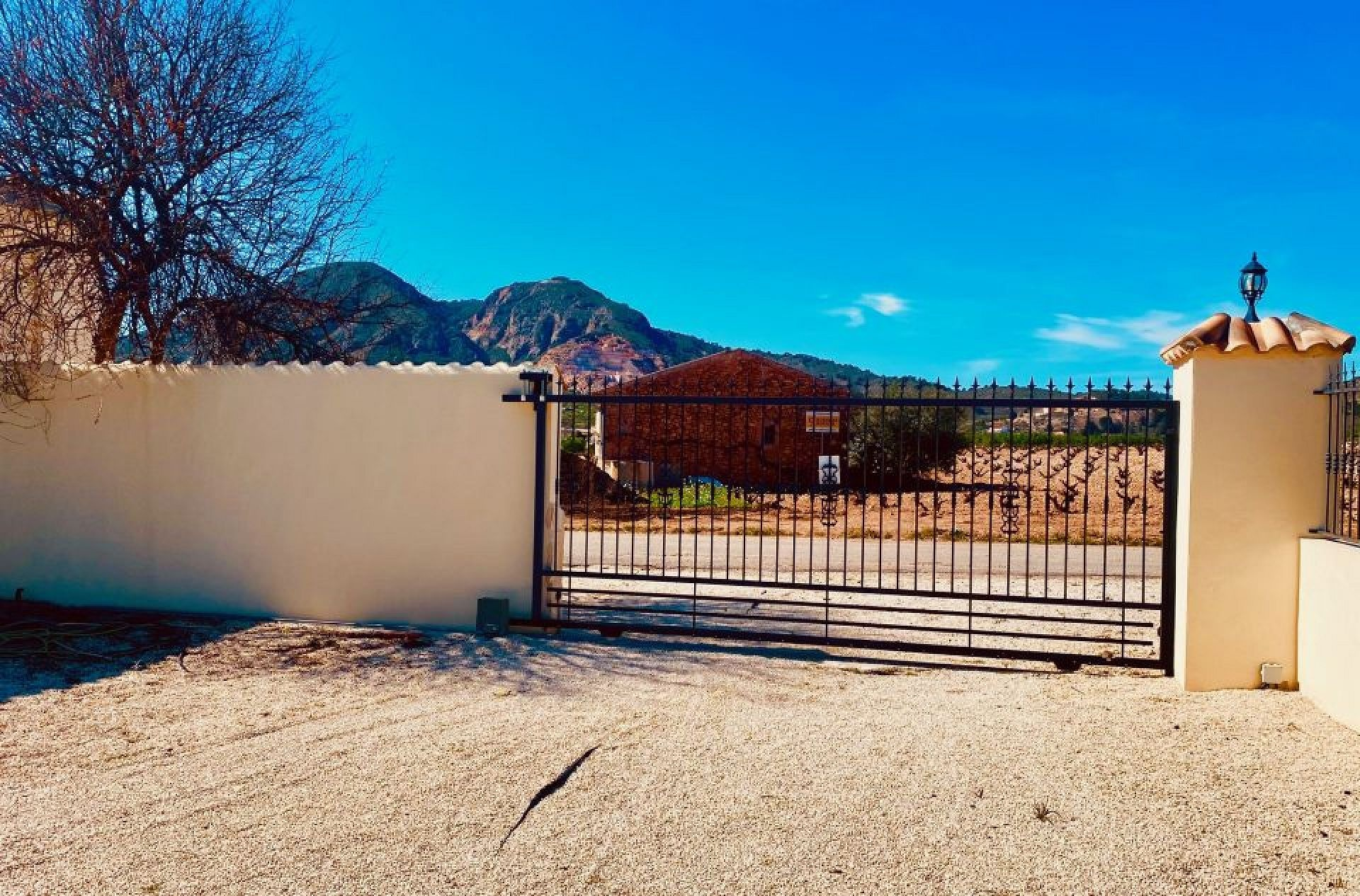 w_10-2-960×633-7cd28e 5-bedroom Country House In El Cantón, Spain (308 M²)