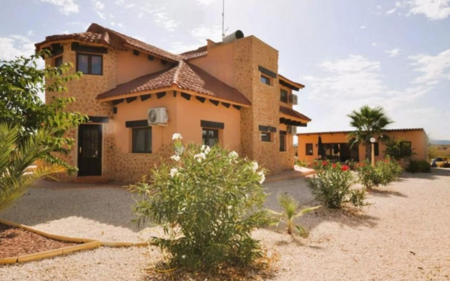 5-bedroom Detached Villa In Pinoso, Spain (300 M²)