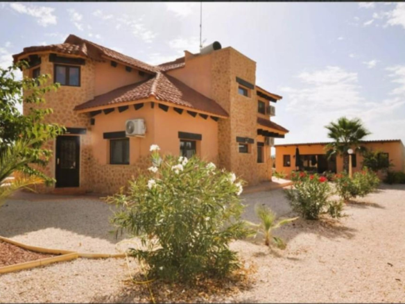 5-bedroom Detached Villa In Pinoso, Spain (300 M²)