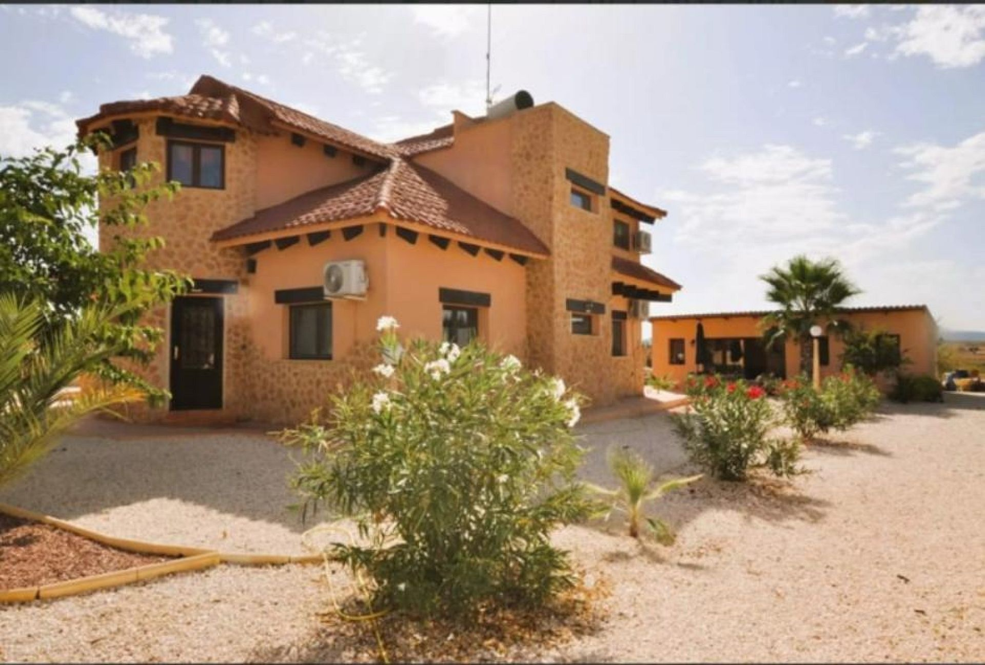 5-bedroom Detached Villa In Pinoso, Spain (300 M²)