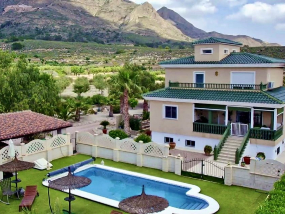 4-bedroom Detached Villa In Macisvenda, Spain (305 M²)