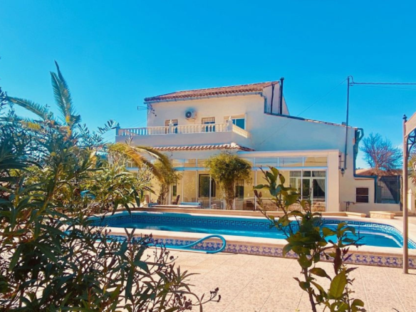 5-bedroom Country House In El Cantón, Spain (308 M²)