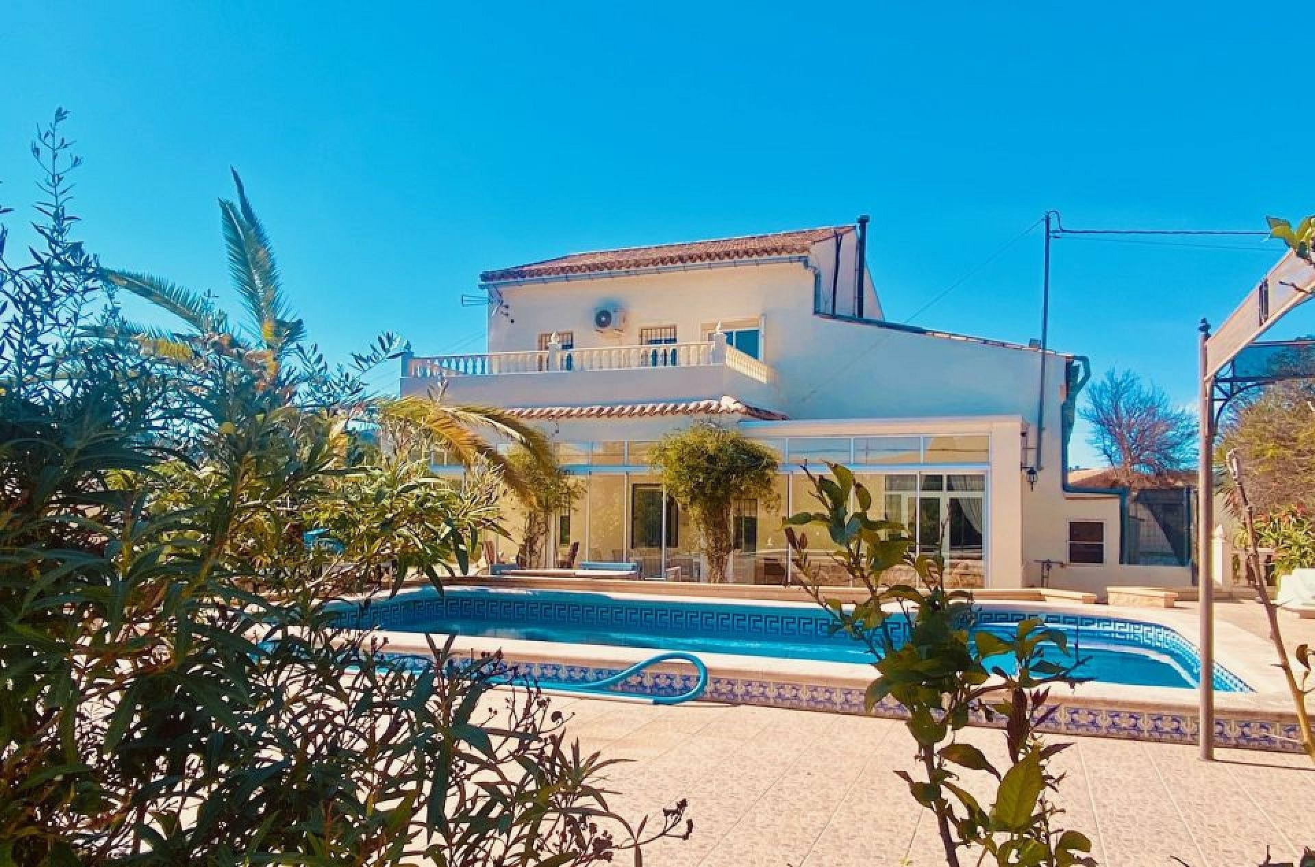 w_1b-960×633-7431ce 5-bedroom Country House In El Cantón, Spain (308 M²)