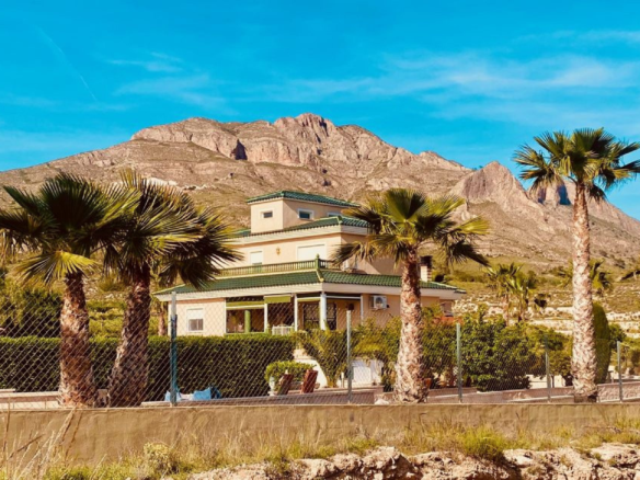 4-bedroom Detached Villa In Macisvenda, Spain (305 M²)