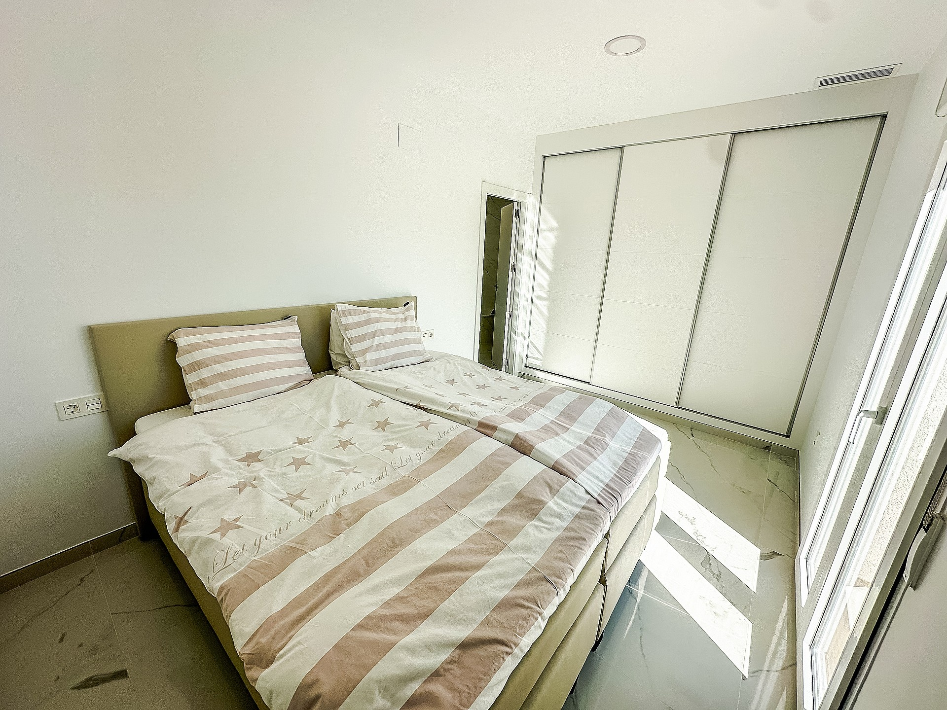 4-bedroom Detached Villa In Sax, Spain (180 M²)