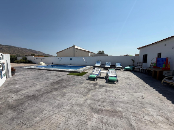 3-bedroom Detached Villa In Caudete, Spain (150 M²)