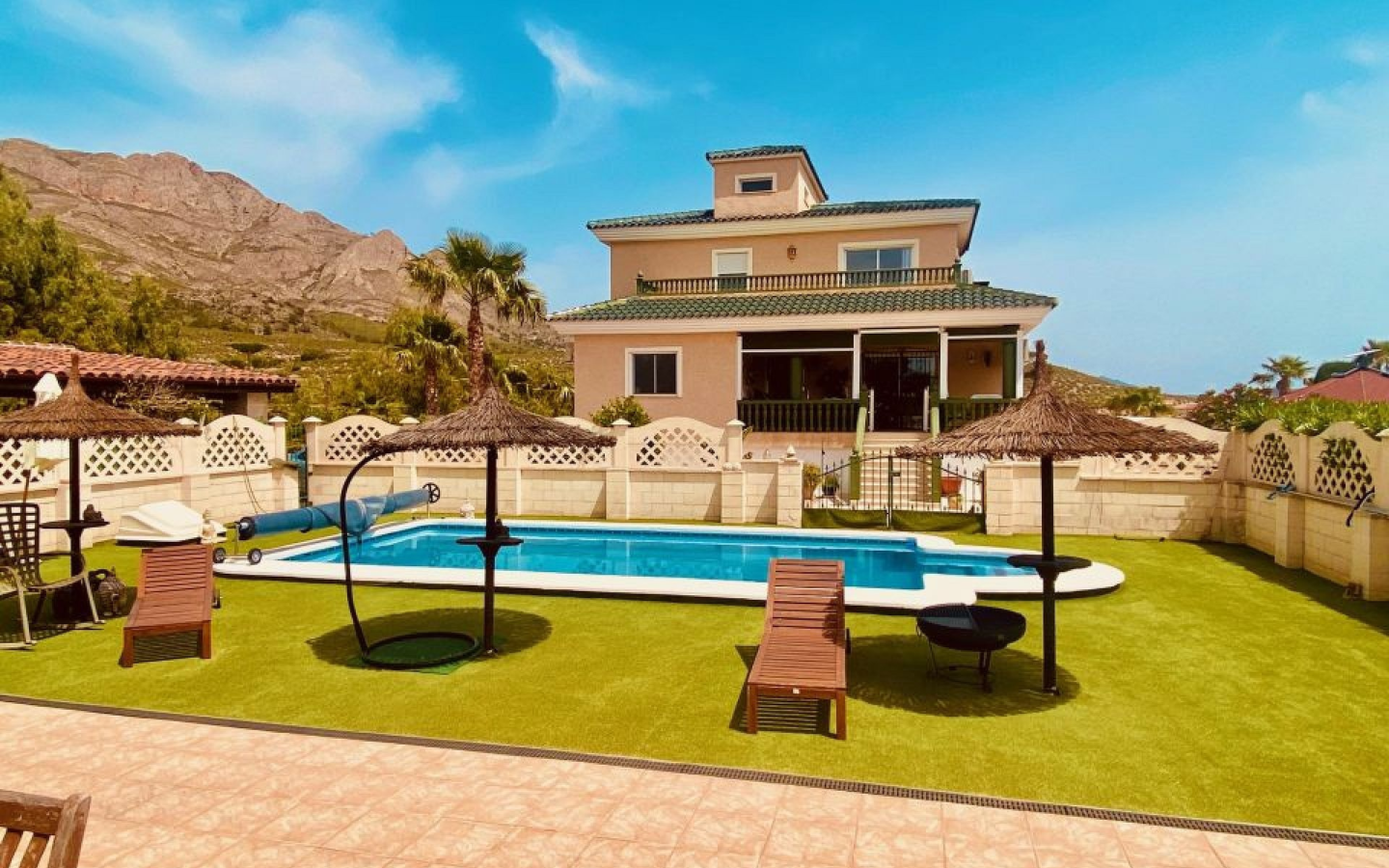 4-bedroom Detached Villa In Macisvenda, Spain (305 M²)
