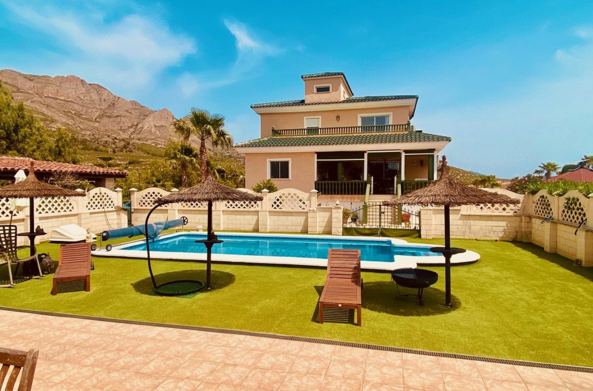 4-bedroom Detached Villa In Macisvenda, Spain (305 M²)