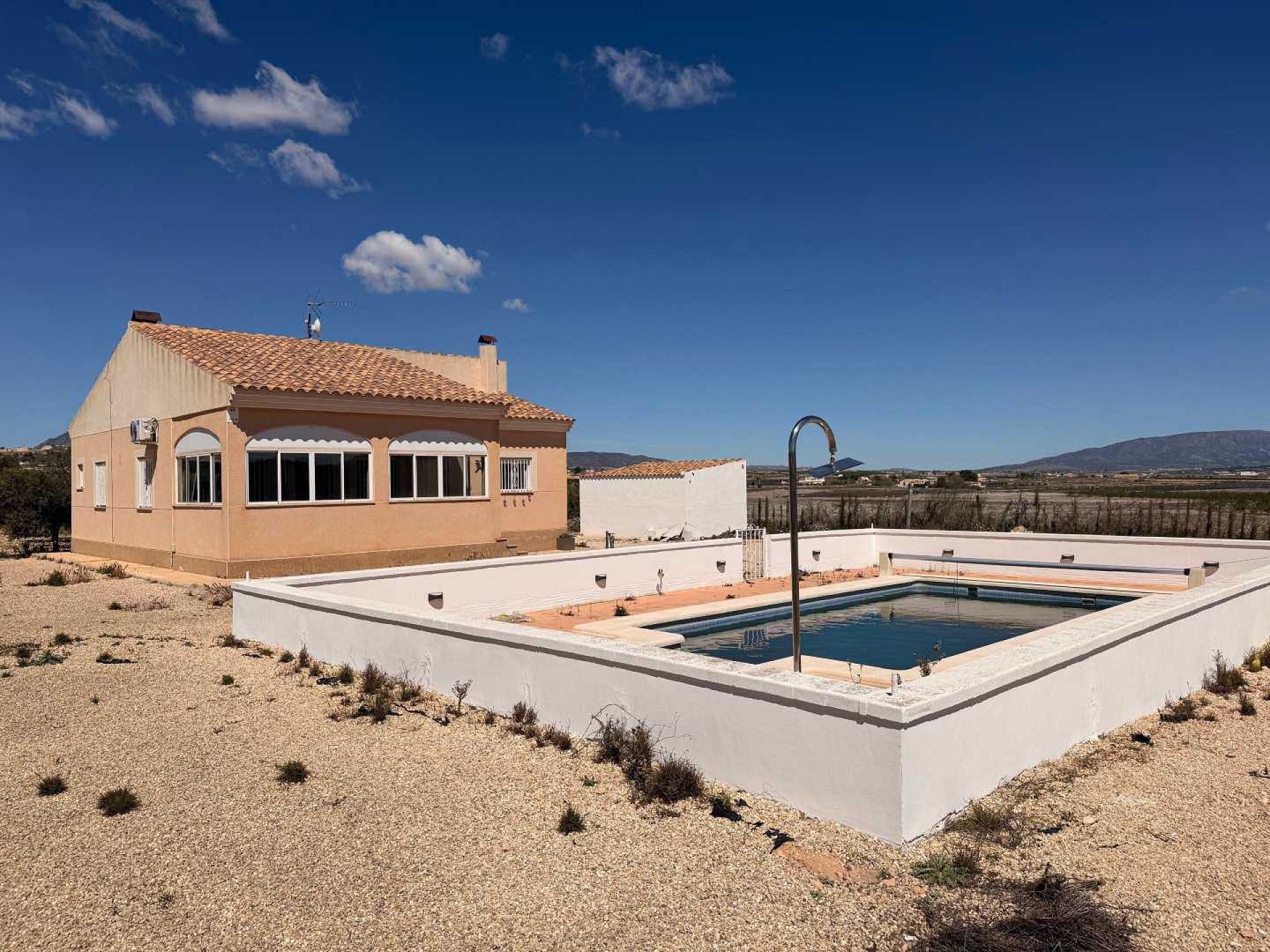3-bedroom Detached Villa In Pinoso, Spain (115 M²)