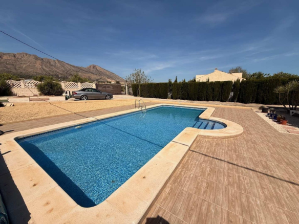3-bedroom Detached Villa In Macisvenda, Spain (166 M²)