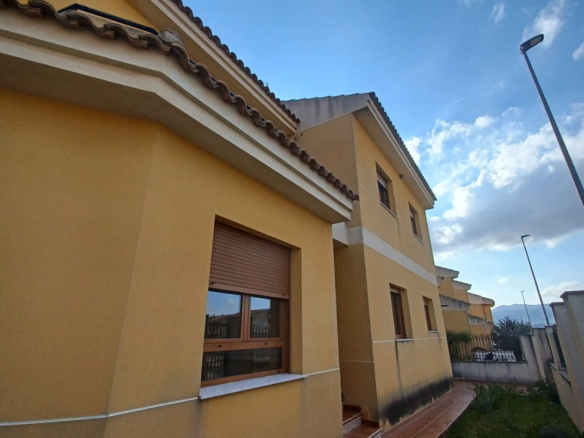 4-bedroom Townhouse In Pinoso, Spain (159 M²)