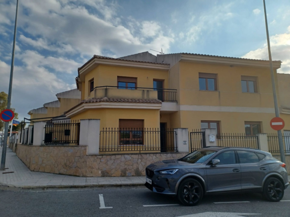 4-bedroom Townhouse In Pinoso, Spain (159 M²)