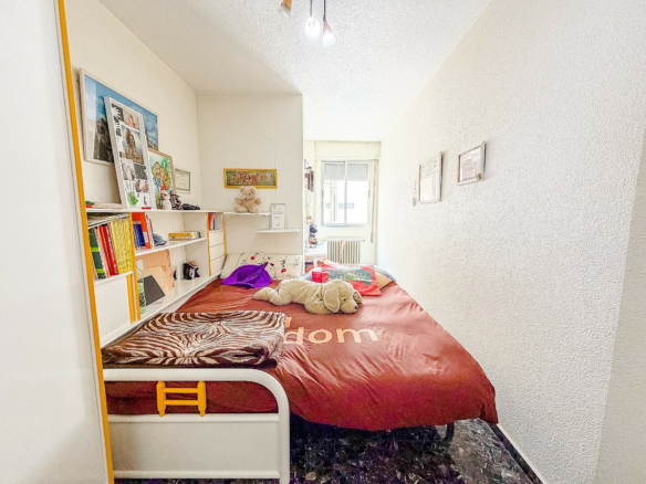 4-bedroom Townhouse In Yecla, Spain (200 M²)