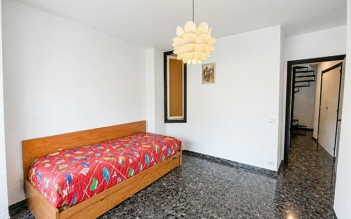 4-bedroom Townhouse In Yecla, Spain (200 M²)