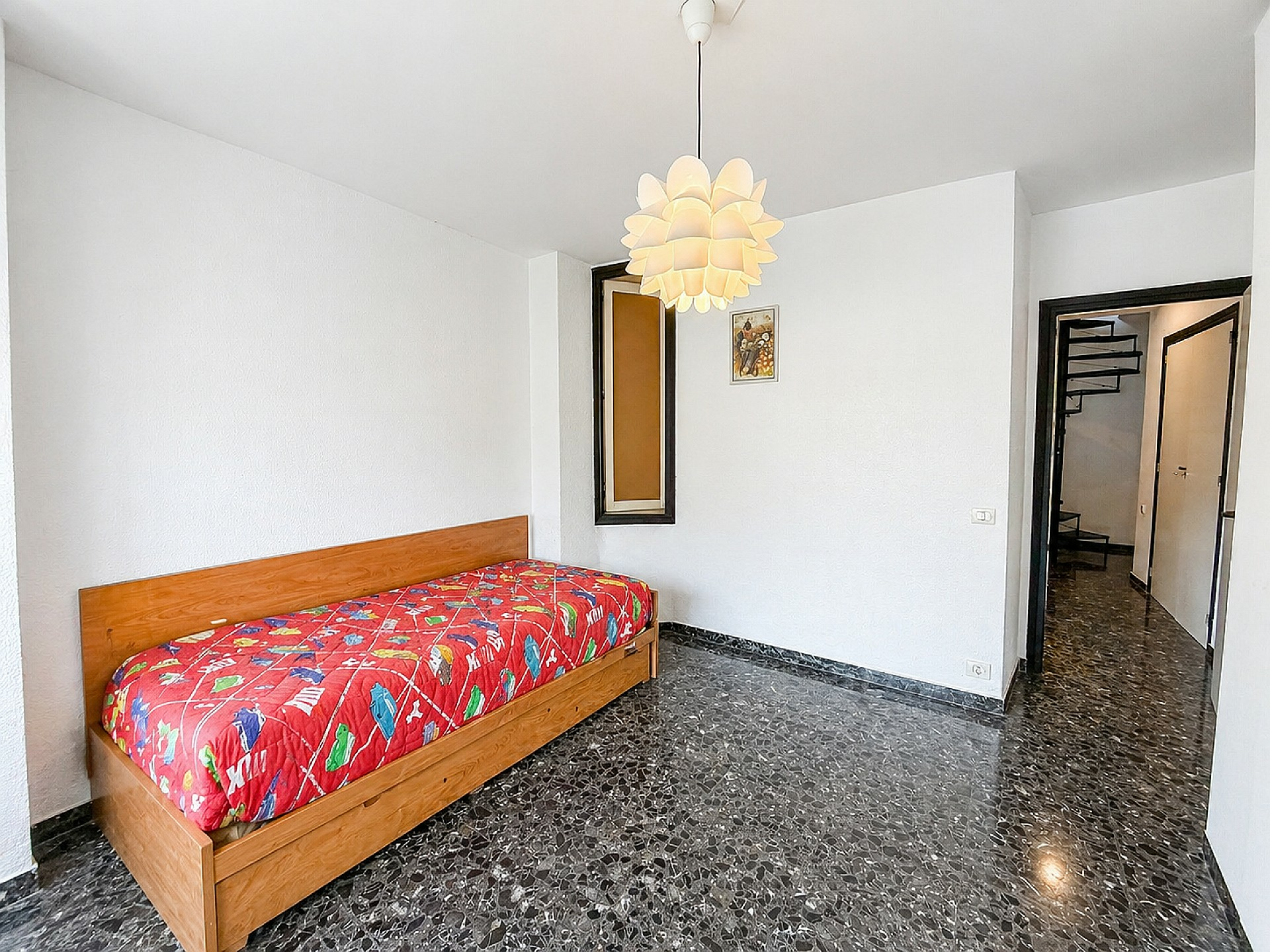 4-bedroom Townhouse In Yecla, Spain (200 M²)