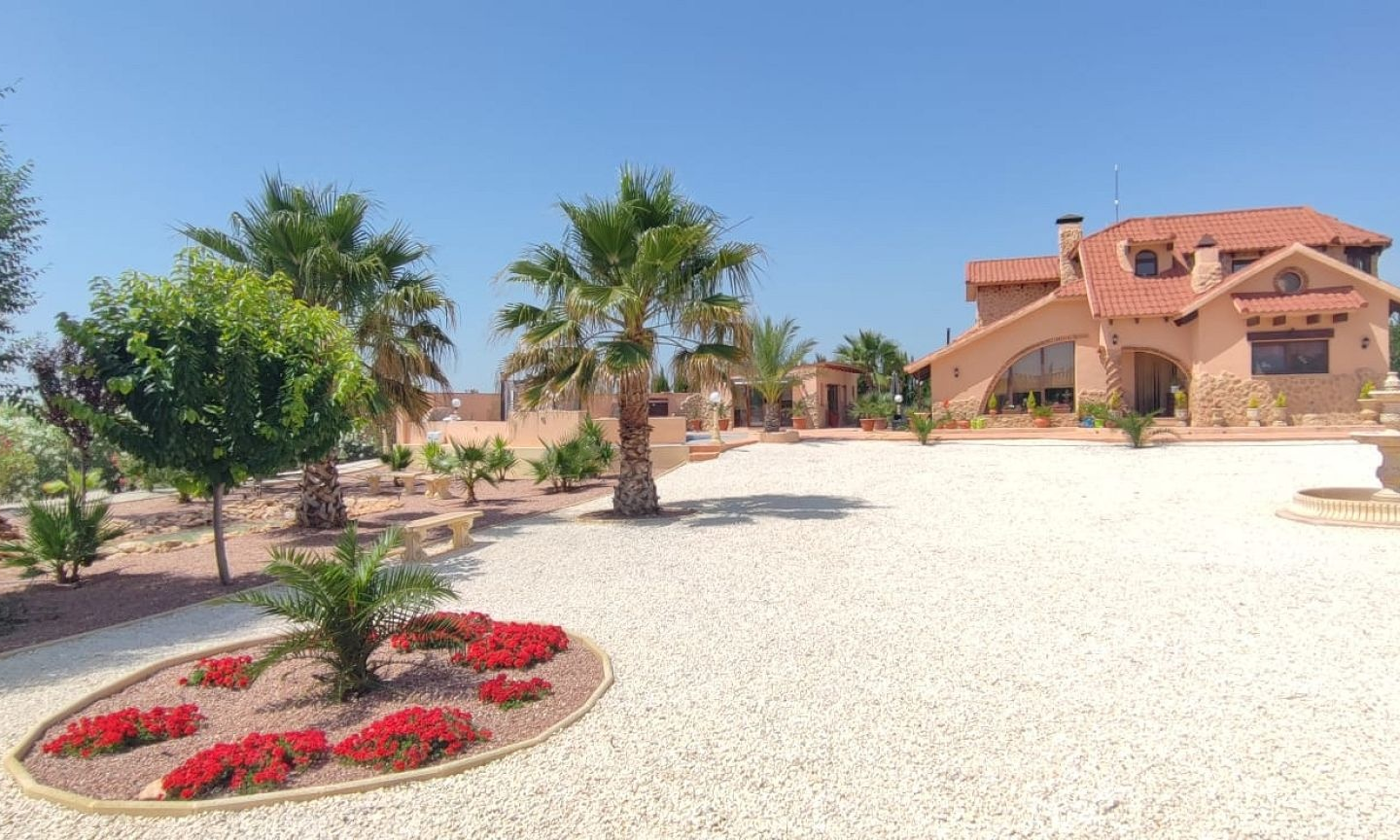 5-bedroom Detached Villa In Pinoso, Spain (300 M²)