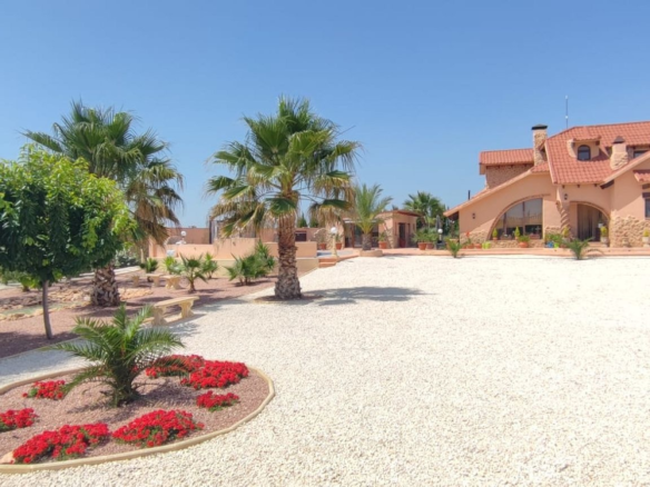 5-bedroom Detached Villa In Pinoso, Spain (300 M²)