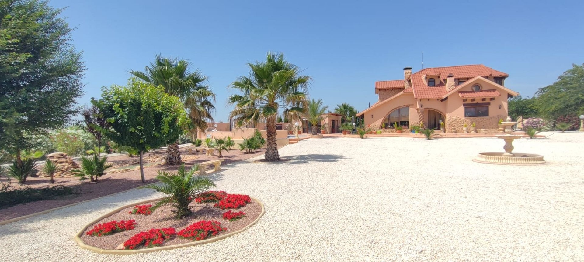 5-bedroom Detached Villa In Pinoso, Spain (300 M²)