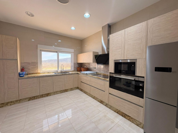 4-bedroom Detached Villa In Pinoso, Spain (209 M²)