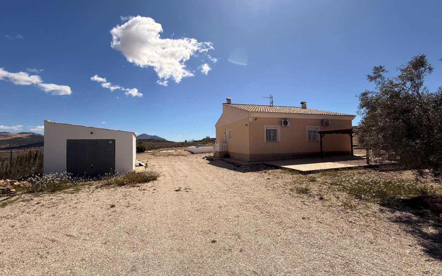 3-bedroom Detached Villa In Pinoso, Spain (115 M²)