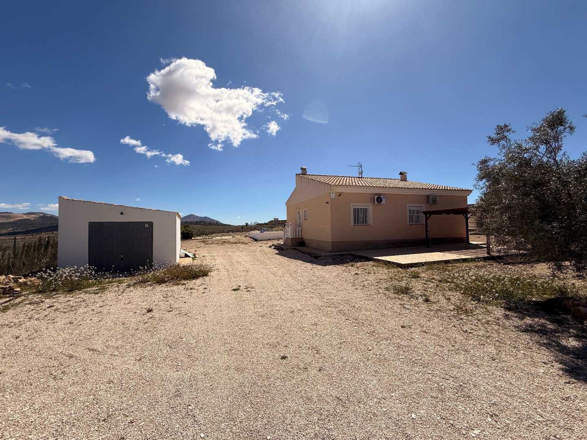 3-bedroom Detached Villa In Pinoso, Spain (115 M²)