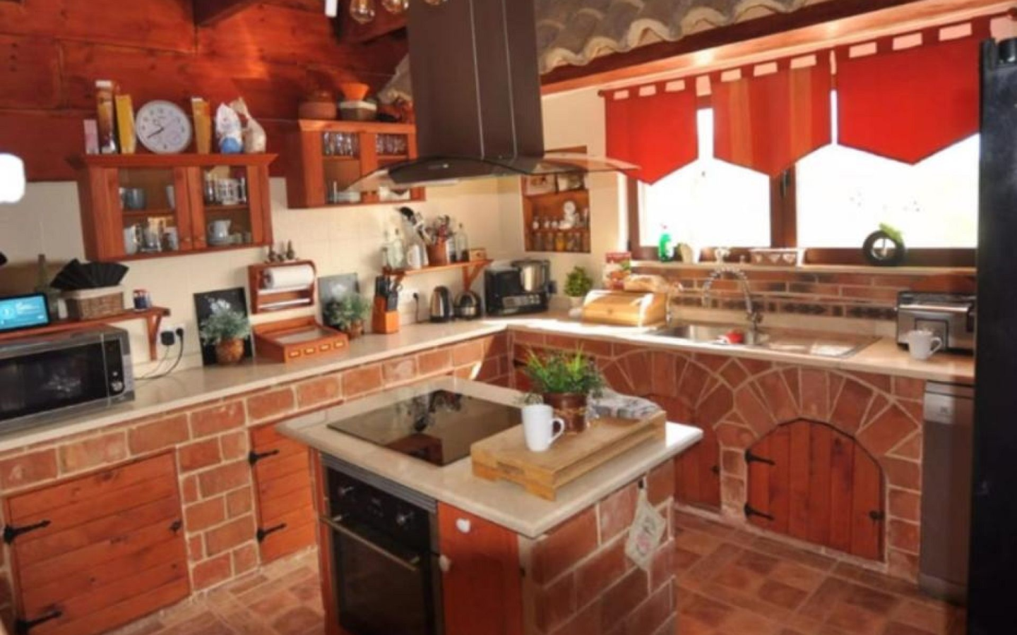 5-bedroom Detached Villa In Pinoso, Spain (300 M²)