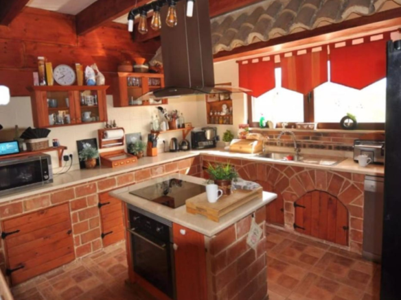 5-bedroom Detached Villa In Pinoso, Spain (300 M²)
