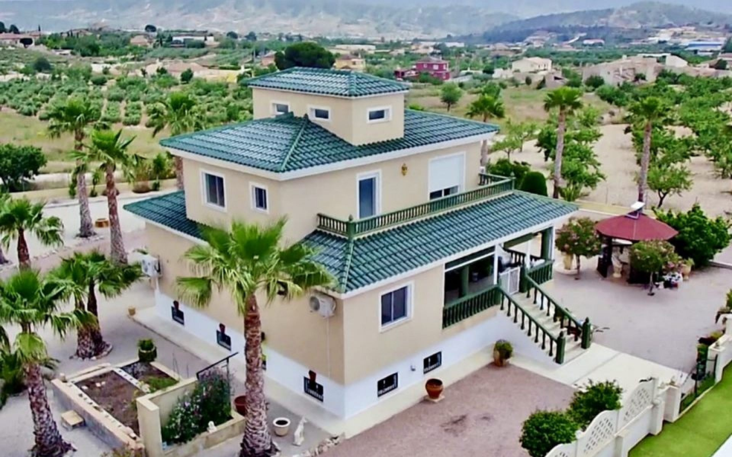 4-bedroom Detached Villa In Macisvenda, Spain (305 M²)