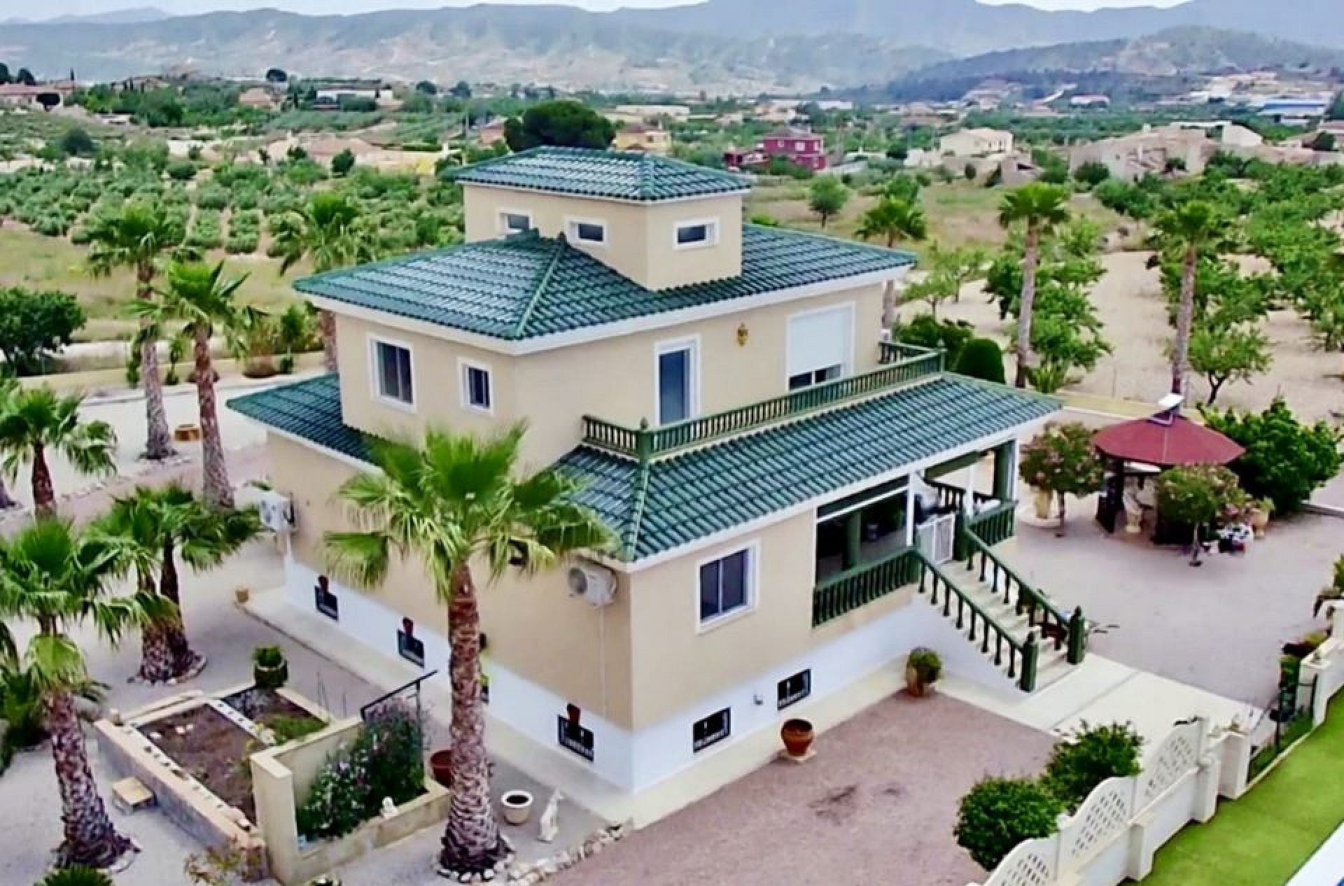 4-bedroom Detached Villa In Macisvenda, Spain (305 M²)