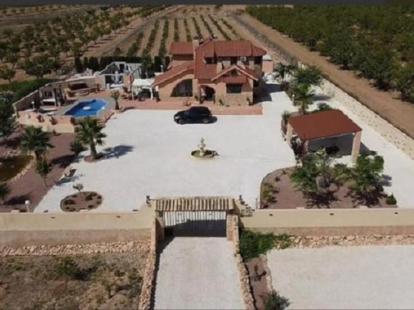5-bedroom Detached Villa In Pinoso, Spain (300 M²)