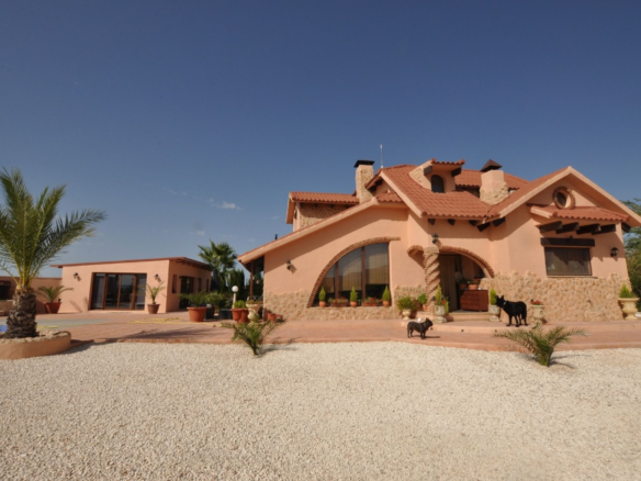 5-bedroom Detached Villa In Pinoso, Spain (300 M²)