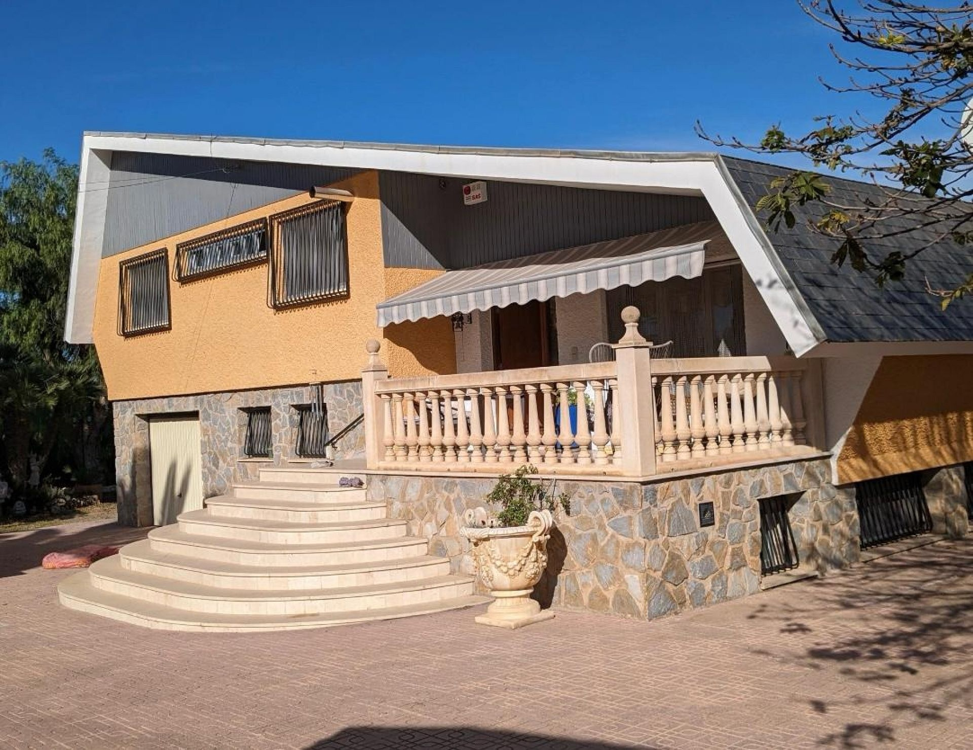 6-bedroom Detached Villa In Petrer, Spain (339 M²)