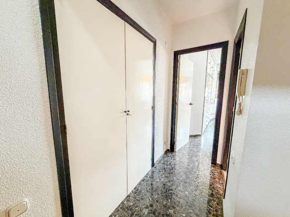 4-bedroom Townhouse In Yecla, Spain (200 M²)