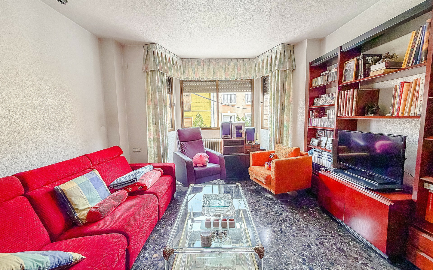 4-bedroom Townhouse In Yecla, Spain (200 M²)