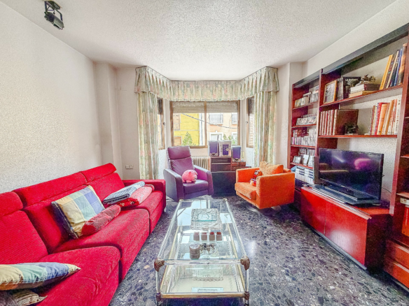 4-bedroom Townhouse In Yecla, Spain (200 M²)