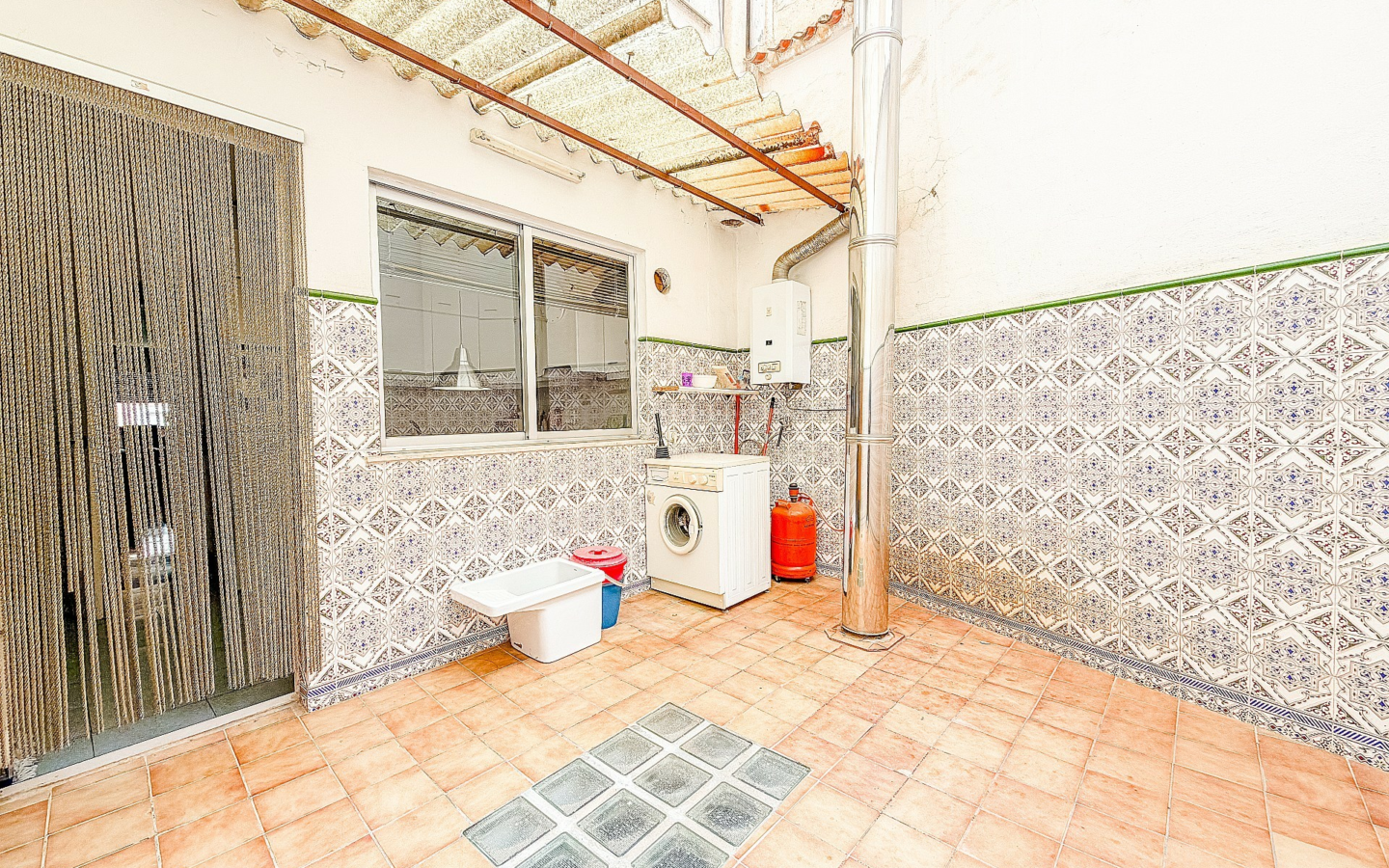 4-bedroom Townhouse In Yecla, Spain (200 M²)