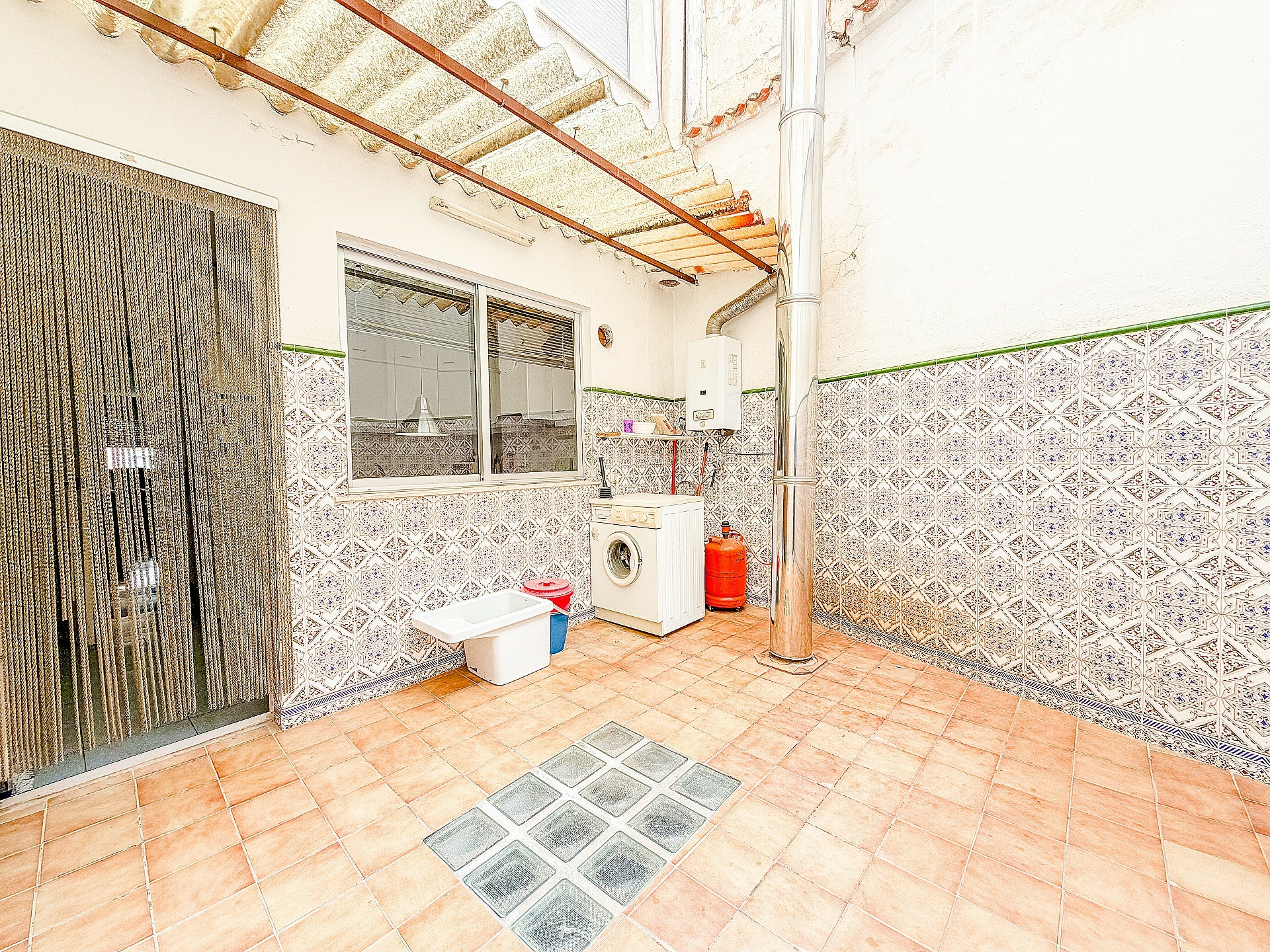 4-bedroom Townhouse In Yecla, Spain (200 M²)