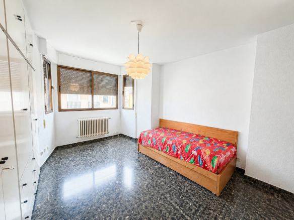 4-bedroom Townhouse In Yecla, Spain (200 M²)