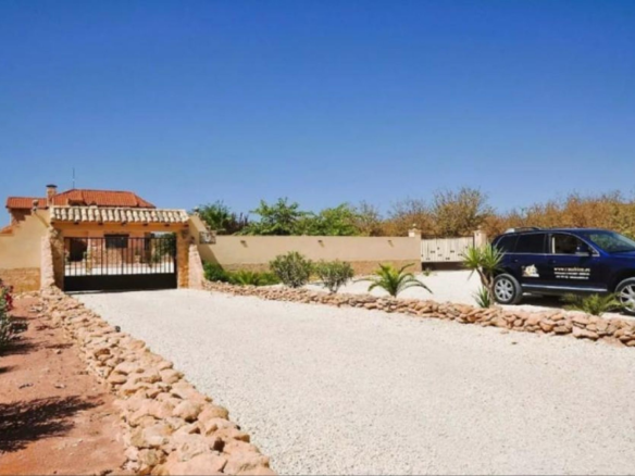 5-bedroom Detached Villa In Pinoso, Spain (300 M²)