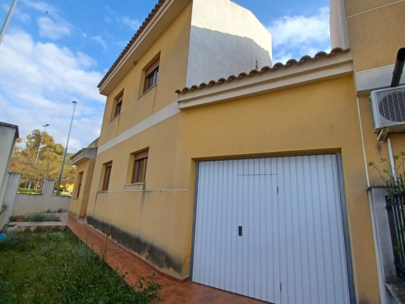 4-bedroom Townhouse In Pinoso, Spain (159 M²)