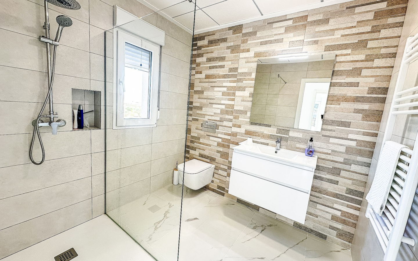 4-bedroom Detached Villa In Sax, Spain (180 M²)