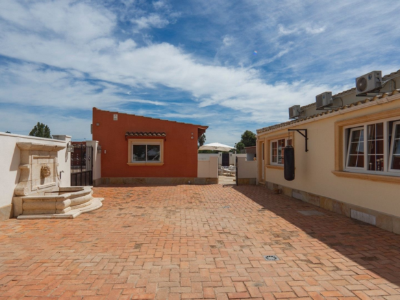 6-bedroom Detached Villa In Heredades, Spain (299 M²)