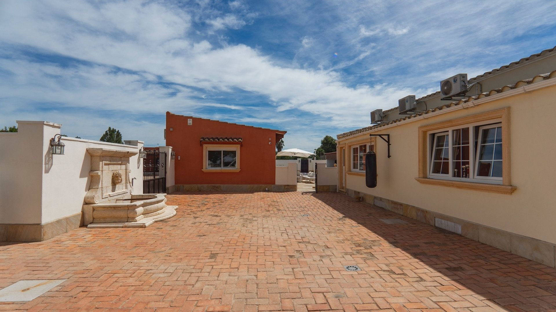 6-bedroom Detached Villa In Heredades, Spain (299 M²)